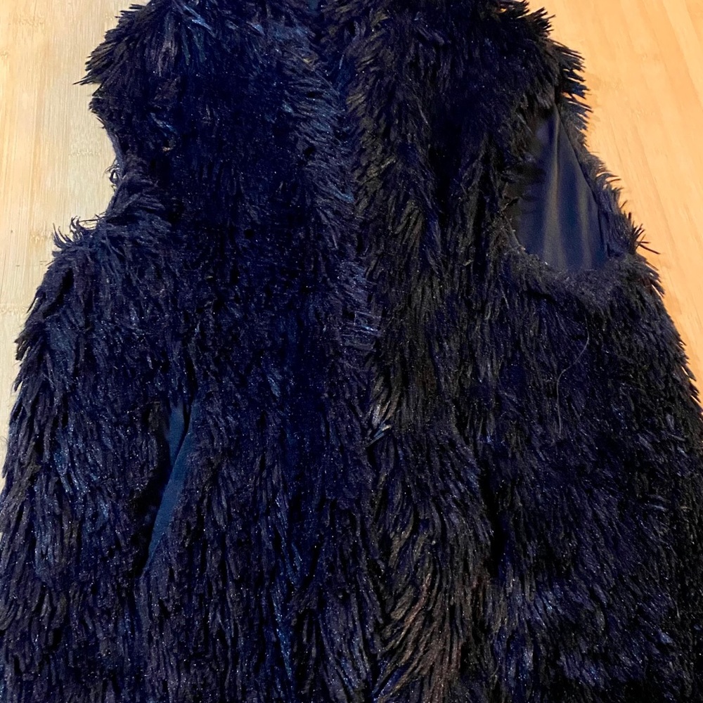 Urban Behavior - Black Faux Fur Medium Sleevless